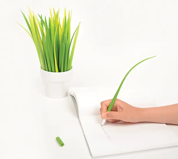 POOLEAF Plastic ball pen by Sil Gi LEE and Chang youn KANG