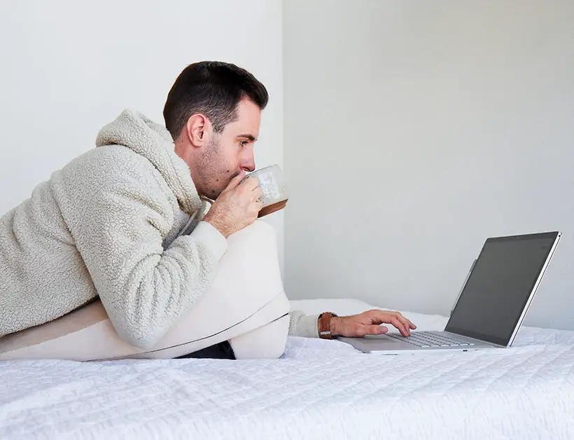 Prone Cushion: An Ergonomic Cushion Designed for Lying Down