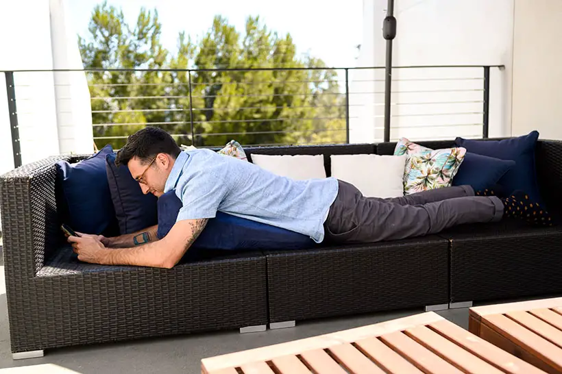 Prone Cushion: An Ergonomic Cushion Designed for Lying Down