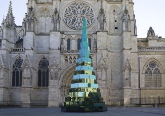 Sapin Verre Art Installation Invites Us to Make an Observation of Its Transformation