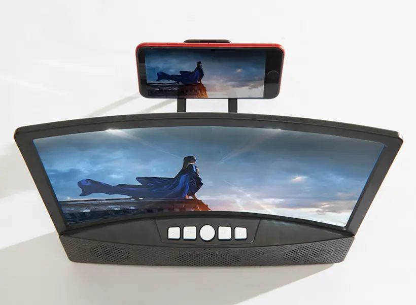 Smartphone TV Screen Magnifier