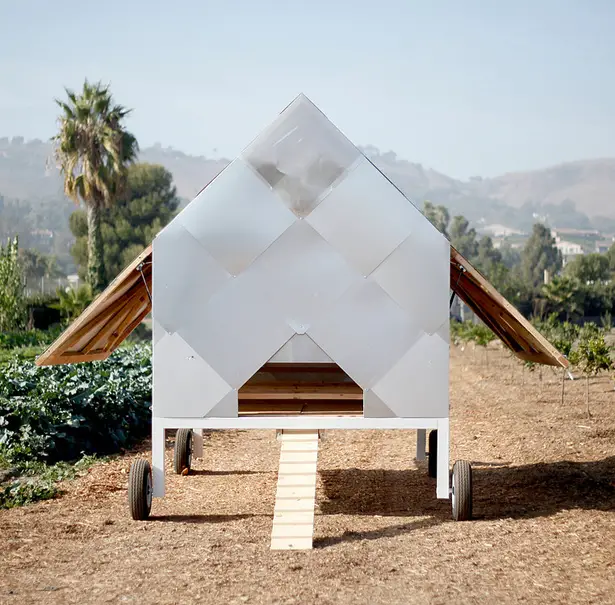 Solar Powered Chicken Caravan by Designers On Holiday (DOH)