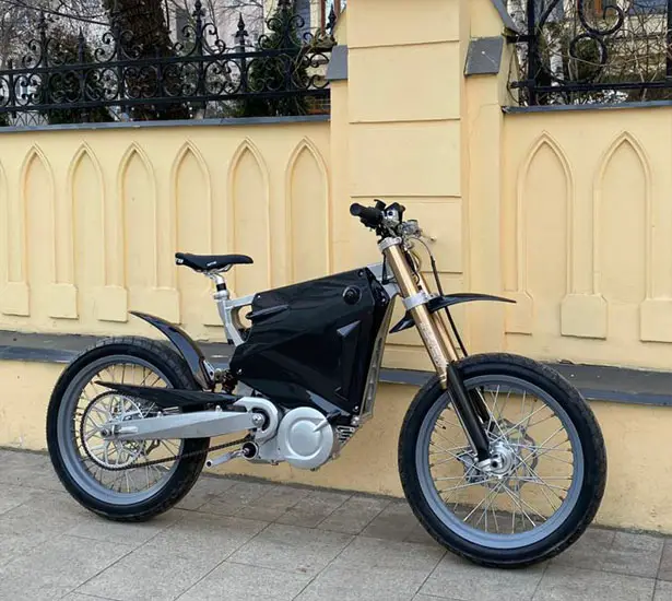 SYQIQ Hyper e-Bike by ARTEM SMIRNOV, VLADIMIR PANCHENKO, NIKOLAY MEDVEDEV