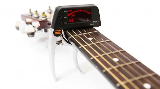 TAPO : Guitar Capo with Built-In Tuner by EditorsKeys