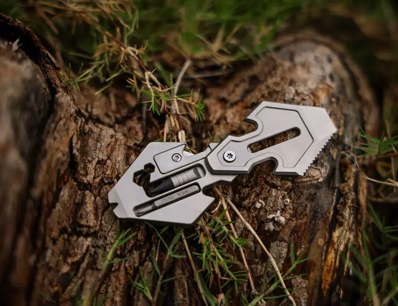 The Flounder 2.0 - A Reliable 13-in-1 Titanium EDC Multitool Pendant