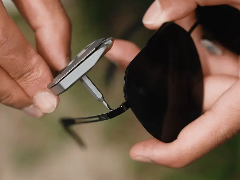 The Flounder 2.0 - A Reliable 13-in-1 Titanium EDC Multitool Pendant