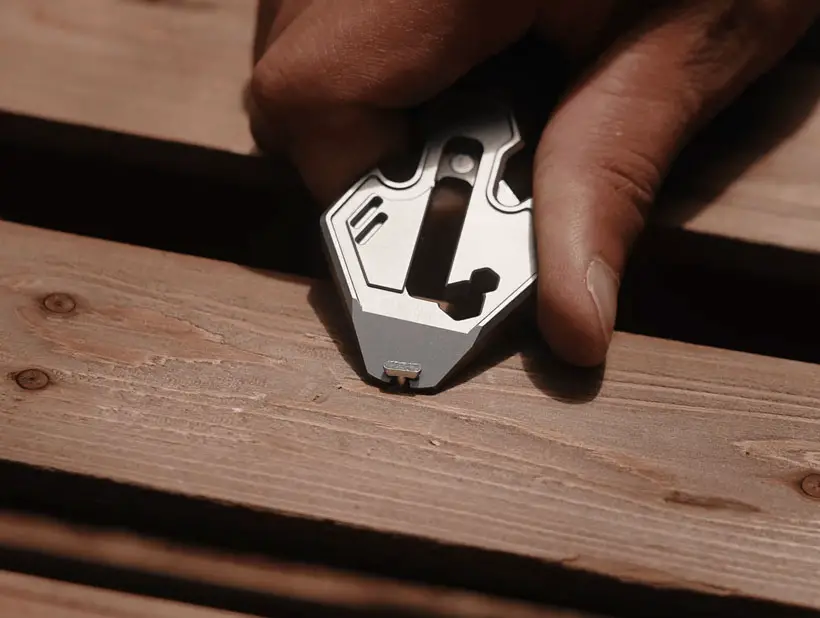 The Flounder 2.0 - A Reliable 13-in-1 Titanium EDC Multitool Pendant
