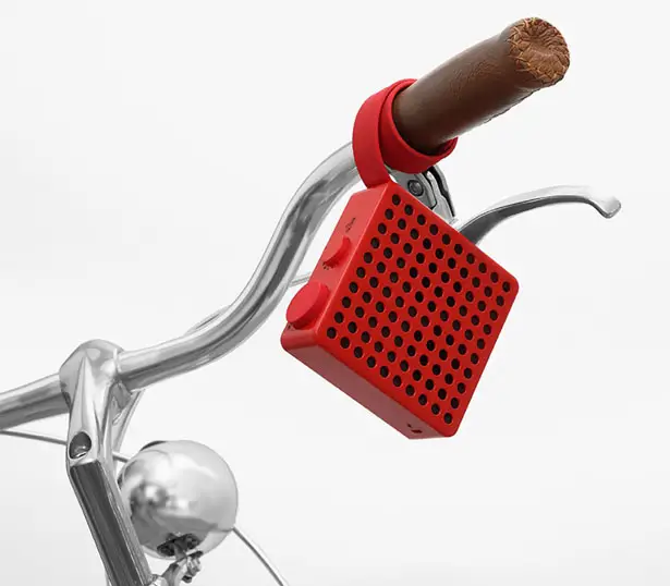 The Monkey : Radio Speaker Features Antenna That Snaps Just Like a Monkey Tail