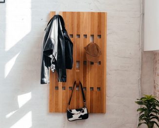 ThreeFriendCarpenter Wall Hanger Design Combines Function, Aesthetics, and Practicality