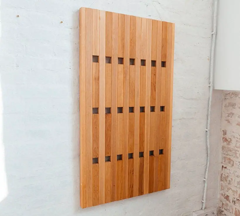 ThreeFriendCarpenter Wall Hanger Design Combines Function, Aesthetics, and Practicality