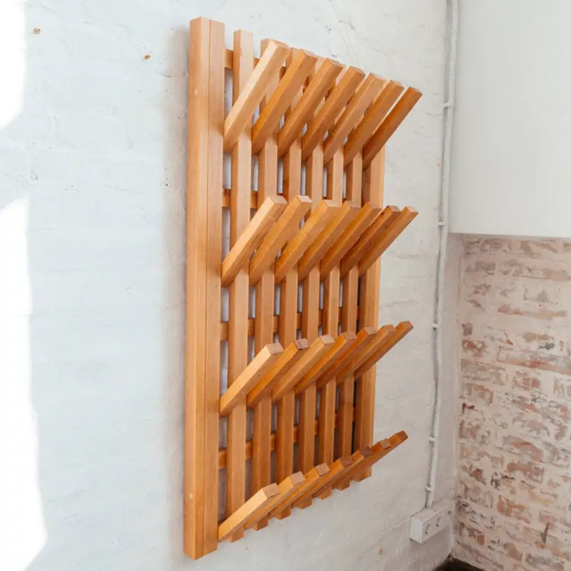 ThreeFriendCarpenter Wall Hanger Design Combines Function, Aesthetics, and Practicality