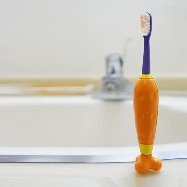 Ttone Interaction Toothbrush by Nien-Fu Chen