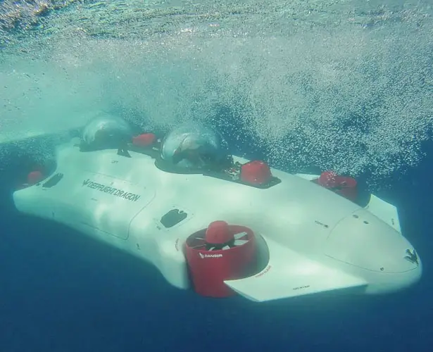 Battery Powered Undersea Aquahoverer Submersible Is Very Easy to Control