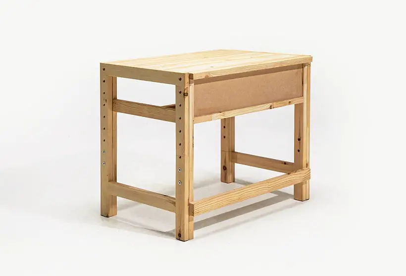 UP Adjustable School Furniture Set by Mu-En Lin