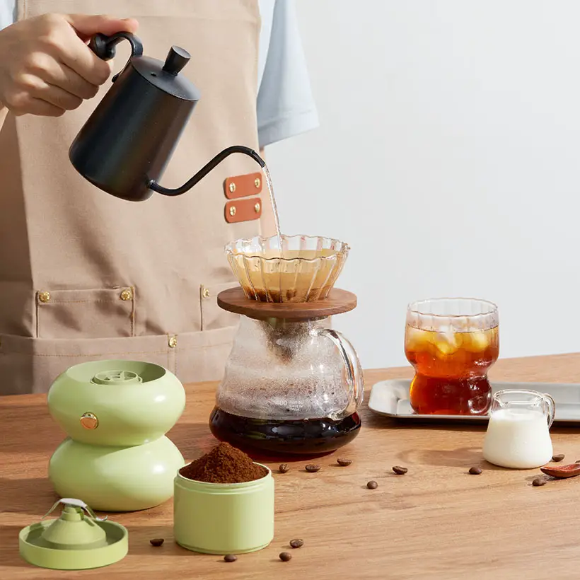 Vase Multifunctional Juicer by Shuyun Li