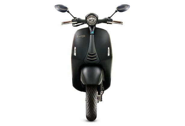 Vespa 946 Emporio Armani