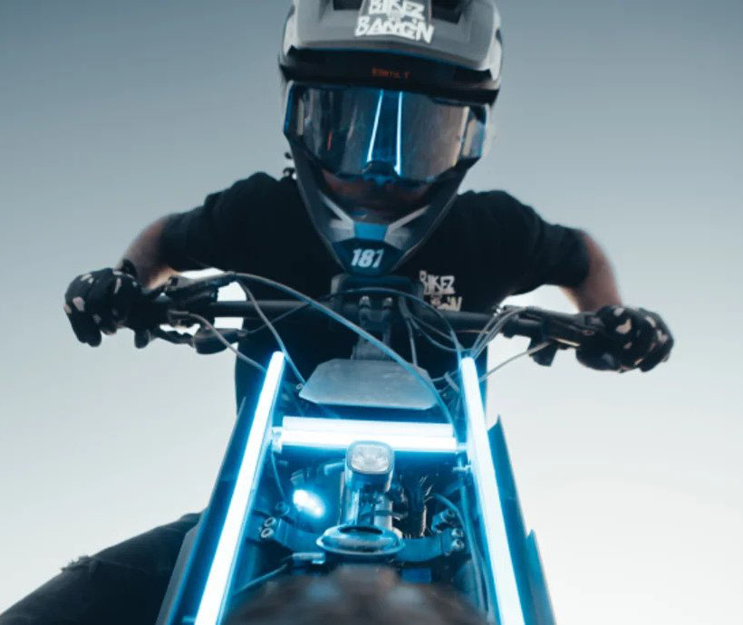 WAU Cyber Bike - Futuristic Electric Dirt Bikes