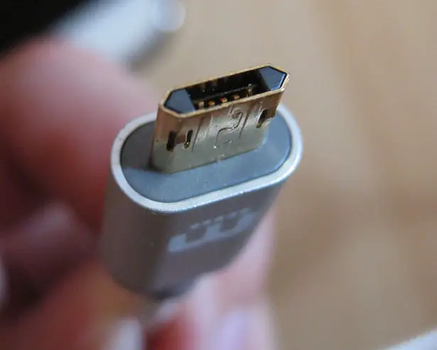 Winnergear MicFlip Fully Reversible Micro USB Cable Hands-on Review