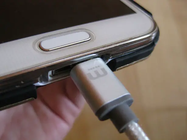 Winnergear MicFlip Fully Reversible Micro USB Cable Hands-on Review